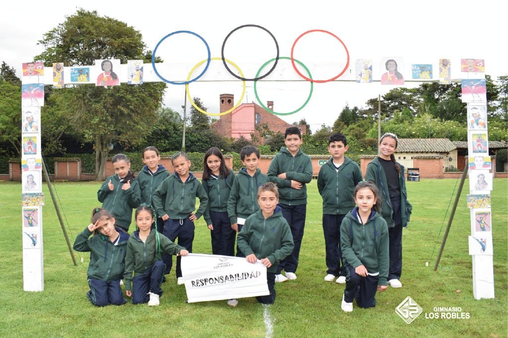 Juegos Intercursos en el Gimnasio Los Robles