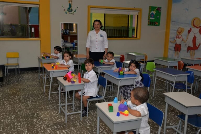 Colegio De La Sagrada Familia (Montería)