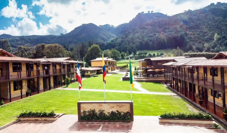 Home - Los Mejores Colegios en Colombia 31 Liceo Campestre Thomas De Iriarte (Subachoque)