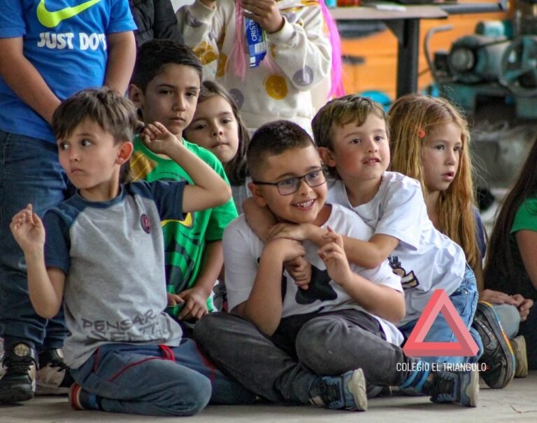 Acreditaciones Educativas 13 Colegio El Triángulo (El Retiro)