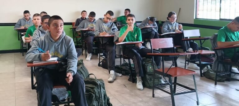 En el Colegio Militar Caldas Bilingüe, nuestros estudiantes emprenden eficazmente a través de nuestro taller
