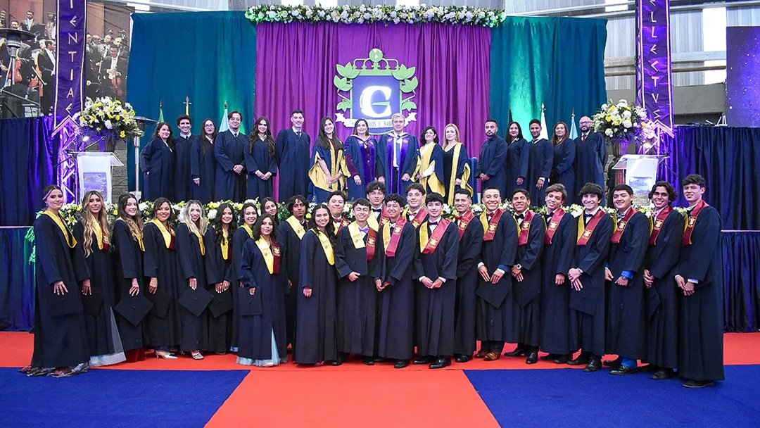 (INTERNA)-Graduacion-seniors-gimnasio-campestre-los-cerezos-los-mejores-colegios