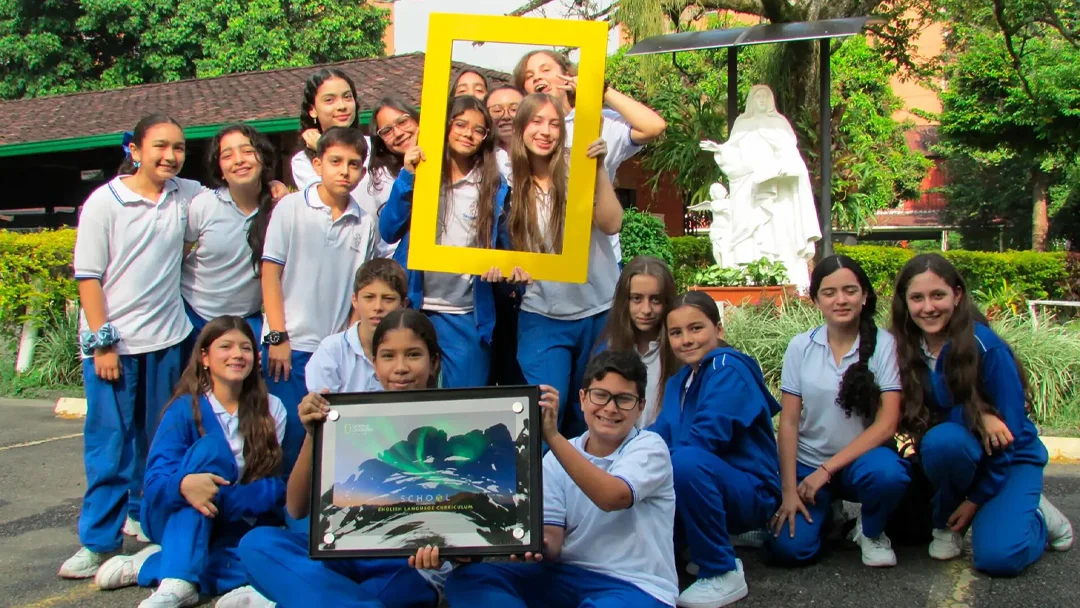 (INTERIOR)-Bienvenida-Colegio-Teresiano-de-Envigado