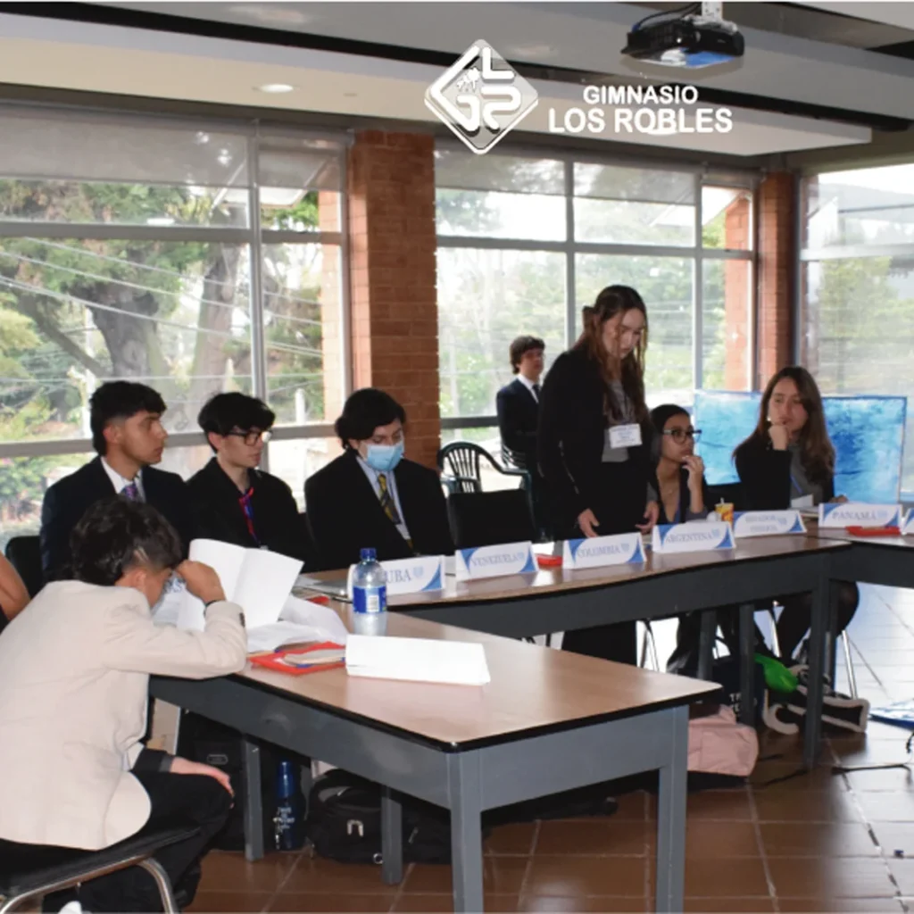 Viviendo la experiencia del MUNROB en el Gimnasio Los Robles 3 Munrob