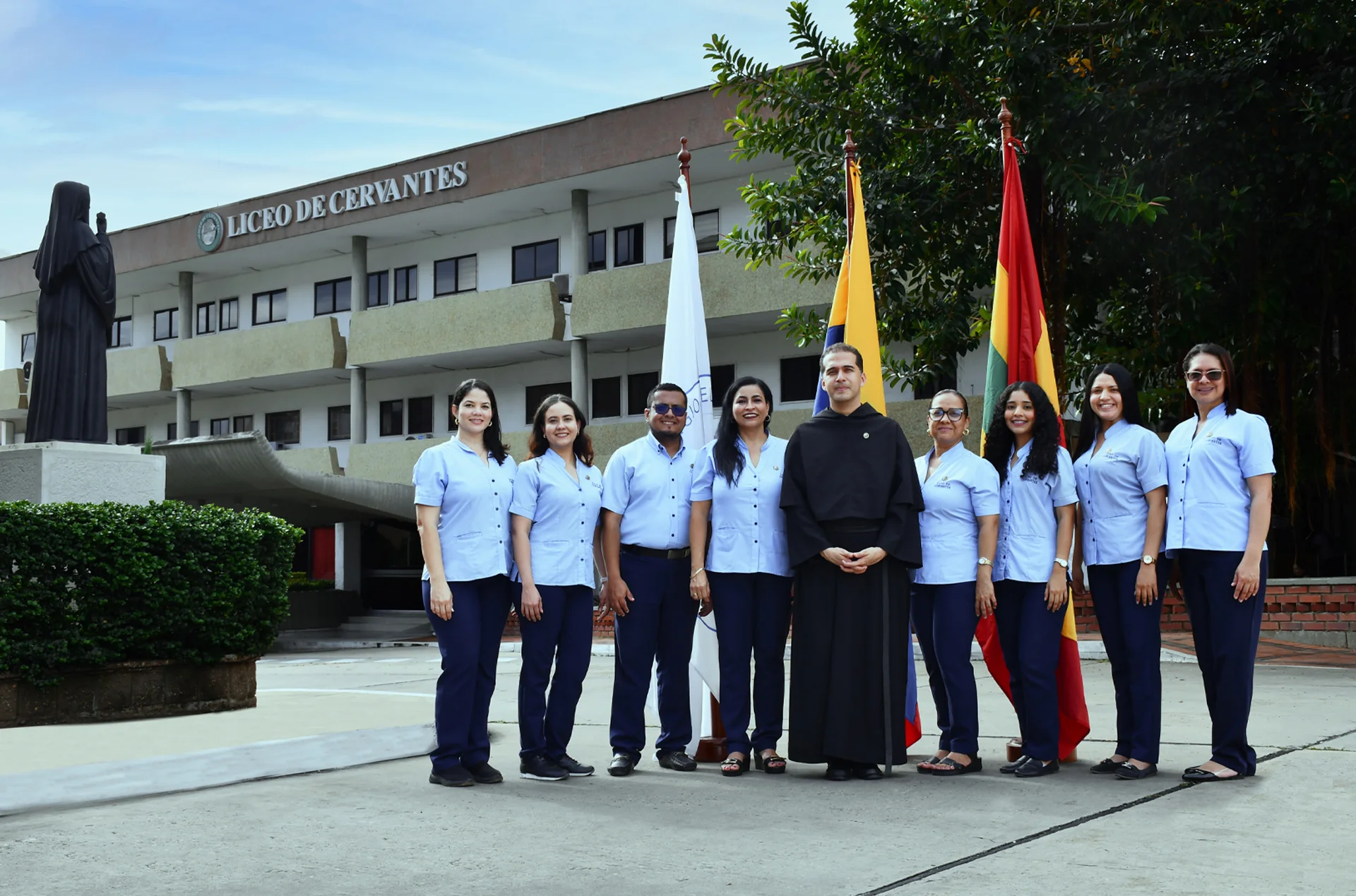 (CARRUSEL)-2-Bachiller-internacional-liceo-cervantes-barranquilla