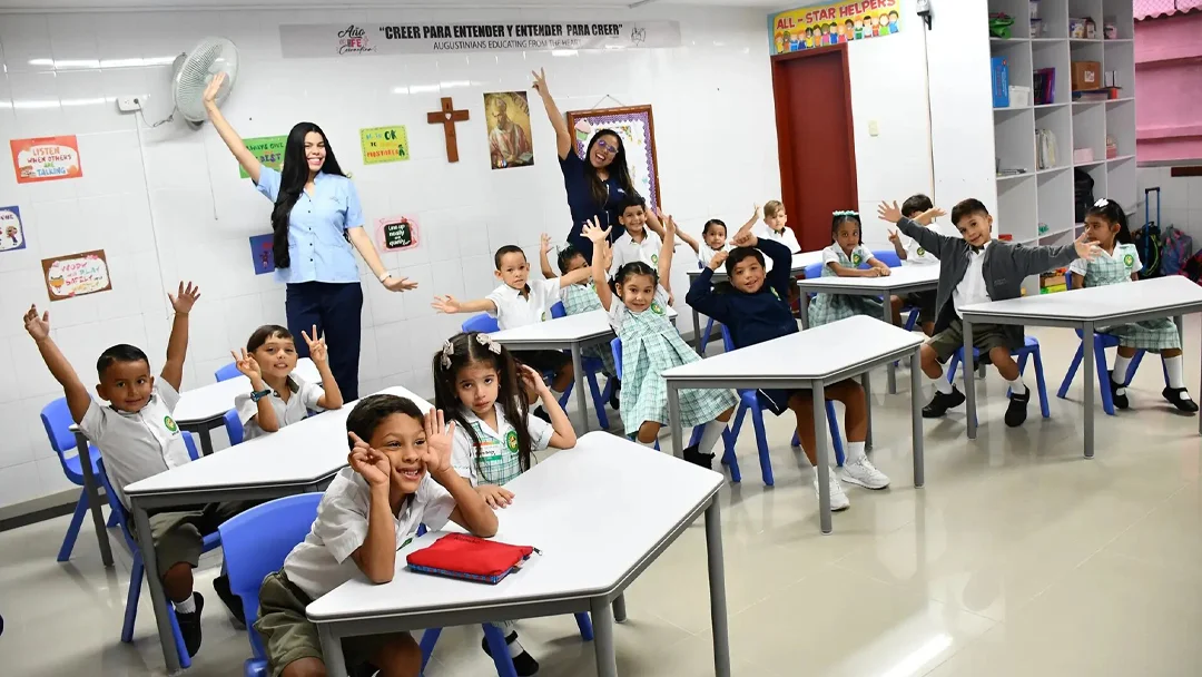 (INTERIOR)-Bienvenida-liceo-de-cervantes-barranquilla