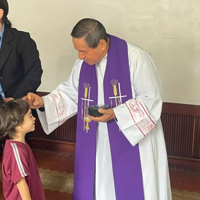 Miércoles de Ceniza en el Colegio Bilingüe Anglo Americano de Cali