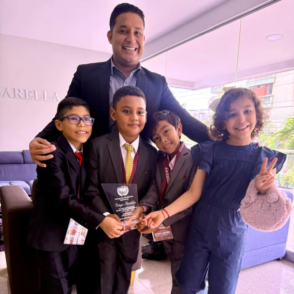 Estudiantes del Colegio Americano de Barranquilla brillan en el MUNHURIBA 2025 2 Munhuriba