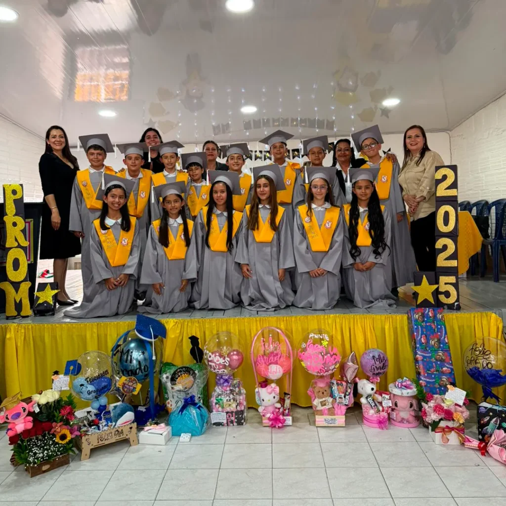 Grados en el Liceo Miguel de Cervantes Saavedra de Fusagasugá 3 Graduaciones grado 5.jpeg 11zon