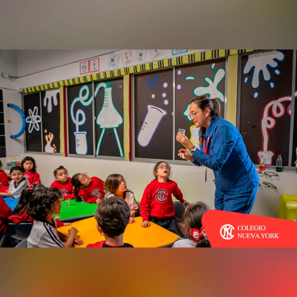 Así viven la ciencia los estudiantes del Colegio Nueva York de Bogotá aprendiendo sobre la refracción de la luz 3 23op 11zon