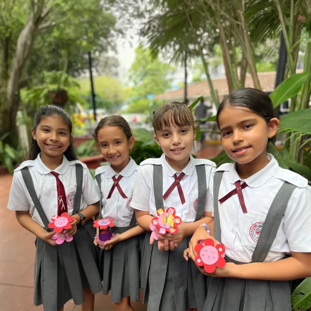 Colegio Bilingüe Anglo Americano de Cali celebró el Día de las Madres con amor, gratitud y emotivos homenajes familiares 2 NOTICIA PORTADA 5 11zon