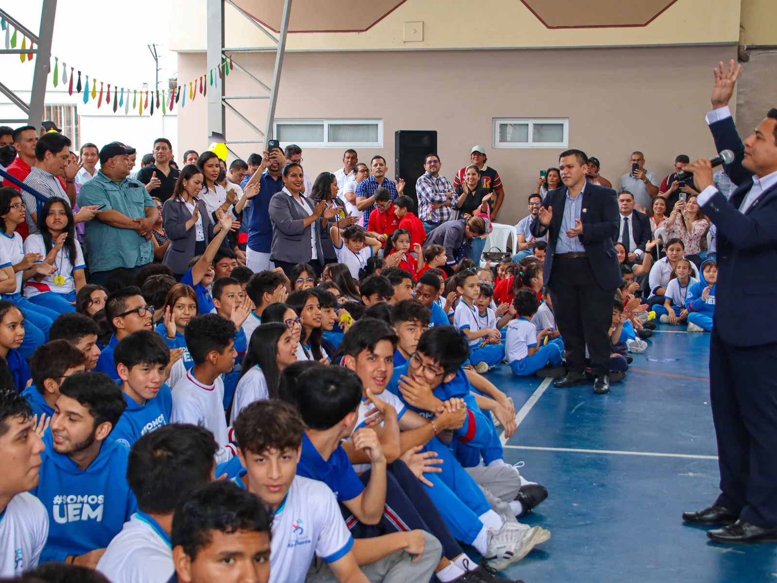 Centro Educativo Miraflores (Guayaquil)